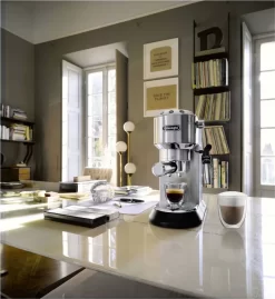 De'Longhi DeLonghi EC685.M Dedica Style Siebträger Espressomaschine Silber -Küchenkochgeschirr Geschäft 2d949ec0361546c54a9ac13be8565d3d