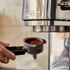 Tchibo Siebträger Espressomaschine „Lapressa“, Mit Doppelauslauf Und Milchaufschäumdüse (15 Bar, 980ml Wassertank), Inkl. Zwei Doppelwandigen Sieben, Für Espresso Und Milchschaum, Edelstahl 13 Tchibo Siebträger Espressomaschine „Lapressa“, Mit Doppelauslauf Und Milchaufschäumdüse (15 Bar, 980ml Wassertank), Inkl. Zwei Doppelwandigen Sieben, Für Espresso Und Milchschaum, Edelstahl -Küchenkochgeschirr Geschäft 5cfa9591c511ad7558b71a520fe644a1