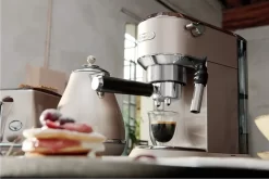 De'Longhi Delonghi Kaffeemaschine Dedica Metallics EC785.BG Pumpendruck 15 Bar, Eingebauter Milchaufschäumer, Manuell, 1300 W, Beige -Küchenkochgeschirr Geschäft 66c0e6372ccda500fe74d5d63a914cd8